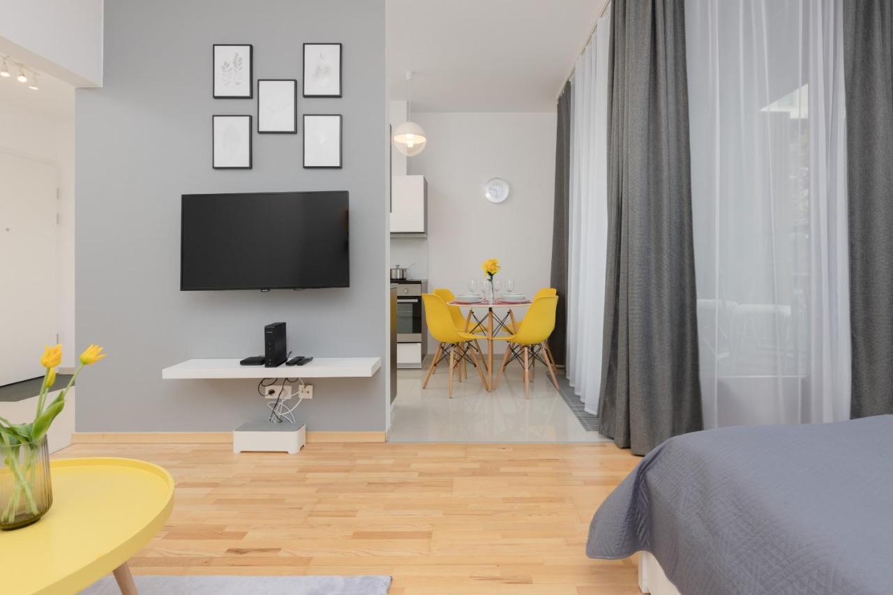Warsaw Wola Apartment Near Nocny Market By Noclegi Renters Exterior photo