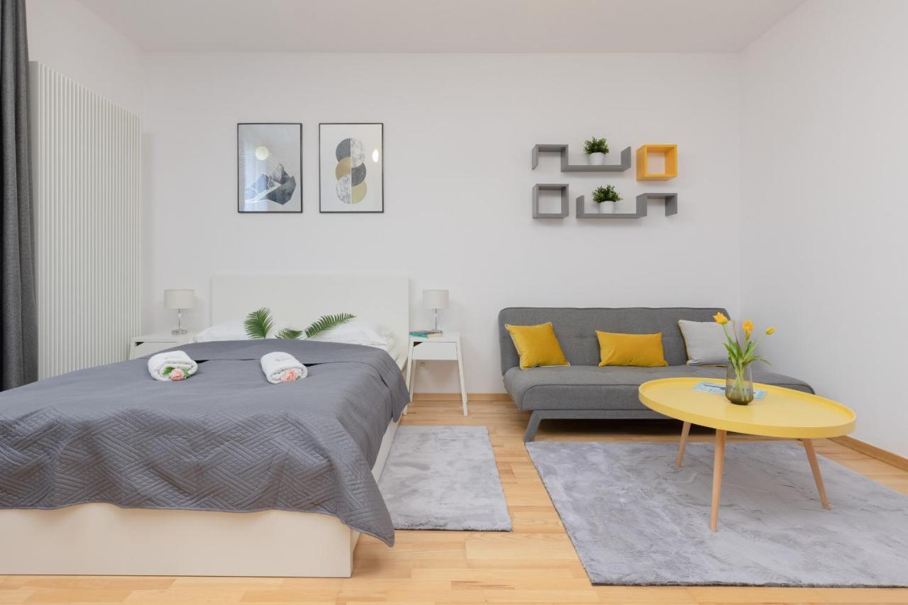 Warsaw Wola Apartment Near Nocny Market By Noclegi Renters Exterior photo