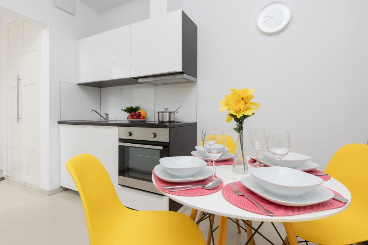 Warsaw Wola Apartment Near Nocny Market By Noclegi Renters Exterior photo